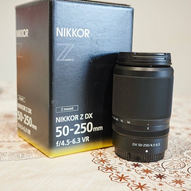 Nikon Nikkor 50-250mm F4,5-6,3 VR telezoom objektv