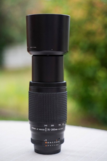 Nikon Nikkor AF-D 75-240 / 4.5-5.6