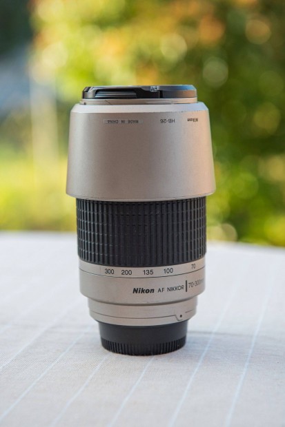 Nikon Nikkor AF G 70-300 / 4-5.6 + napellenző