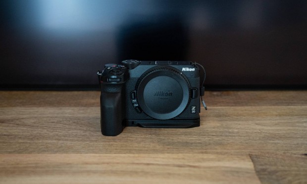 Nikon Z30 váz markolattal
