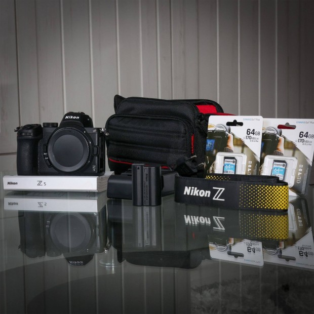 Nikon Z5 Full Frame + 2x 64GB + táska "Új"