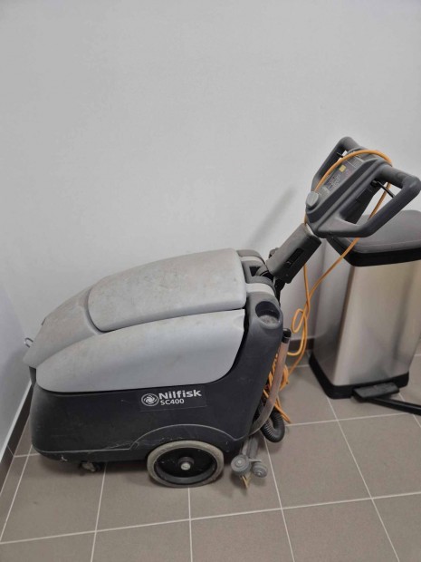 Nilfisk SC 400 ipari akkus padlótisztító 21l-es 43 cm-es súrolófej