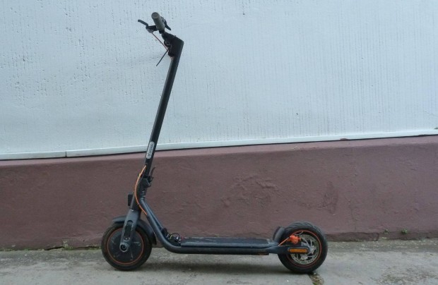 Ninebot F40E elektromos roller alkatrész hibás F 40 350 Watt 36 V