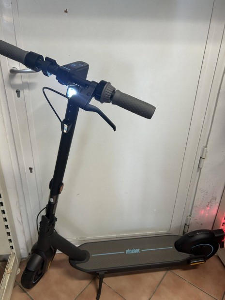 Ninebot G30 elektromos roller 25 km/h 52 km