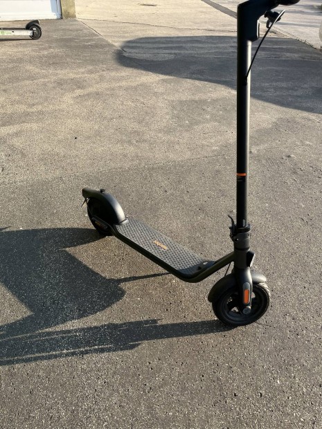 Ninebot Kickscooter F2 elektromos roller