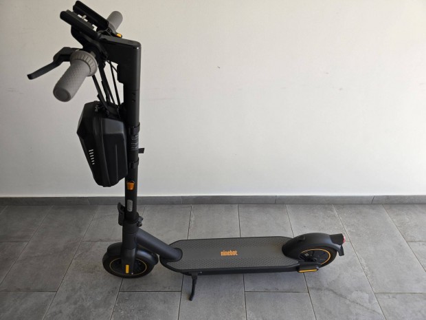 Ninebot Kickscooter Max G30E II Elektromos Roller