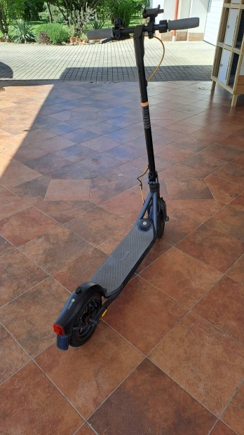 Ninebot eletromos roller eladó!