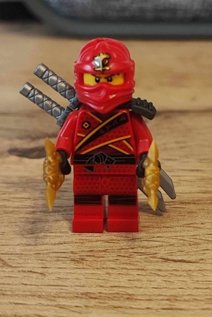 Ninjago Piros Ninja karddal s dobcsillaggal