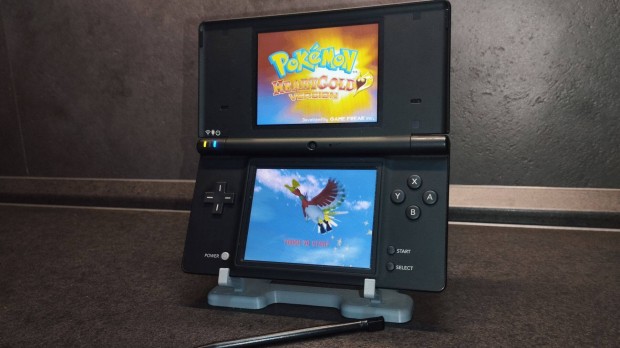 Nintendo DSi - fekete, dobozos 32 GB (Twilight Men +)