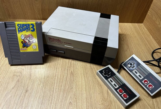 Nintendo Entertainment System (NES) (2 db kontrollerrel)