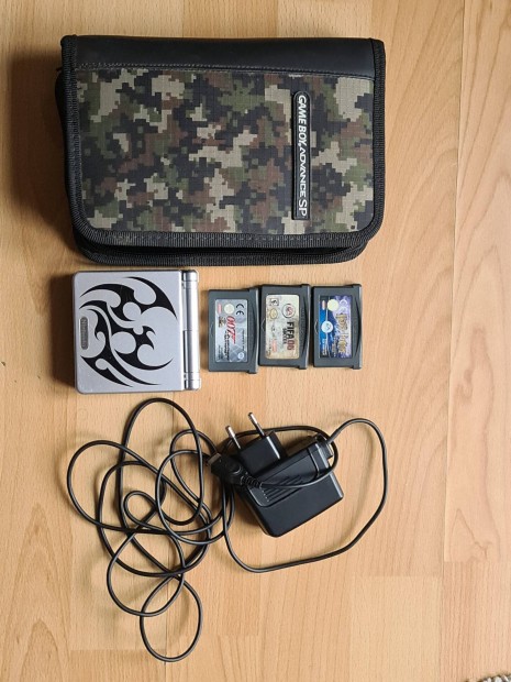 Nintendo Gameboy Advance SP csomag 3 jtkkal, hordtskval