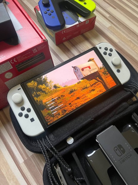 Nintendo Switch OLED (Dual boot, extra Joy-Con, tok)