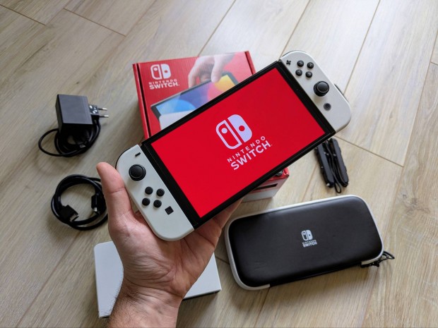 Nintendo Switch OLED + gyri tok