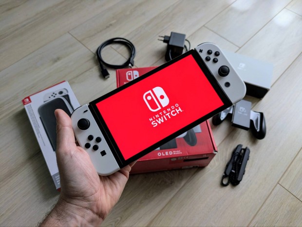 Nintendo Switch OLED + gyri tok