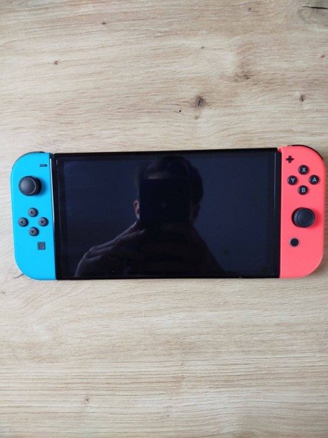 Nintendo Switch Oled 32GB - Minden kiegsztvel, 2 plusz tokkal