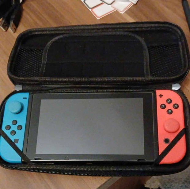 Nintendo Switch V2 - Nyugatinál + 30 játék + garancia + kontroller