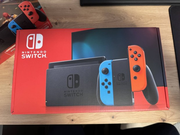 Nintendo Switch + 4db Joy con