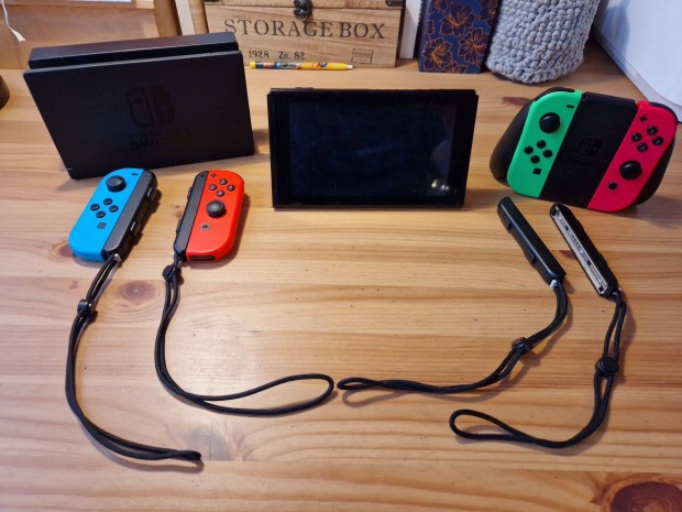 Nintendo Switch + 4db controller