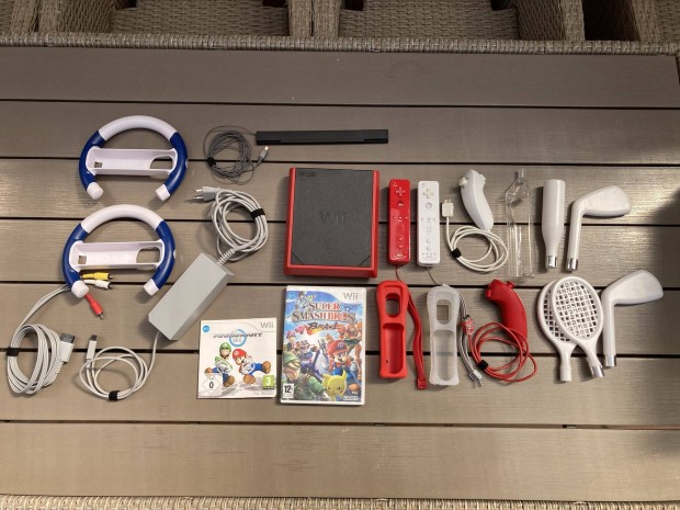 Nintendo Wii mini konzol csomag sok kiegeszitovel