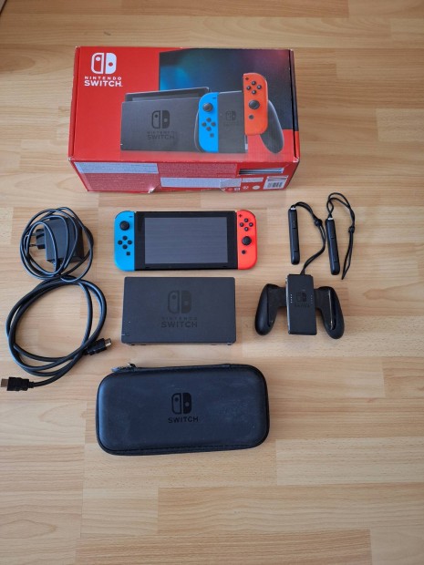 Nintendo switch v2 full pack Fortnite & hordozó