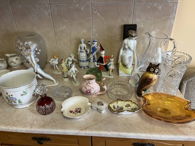 Nippek, porcelnok, vza, teskszlet