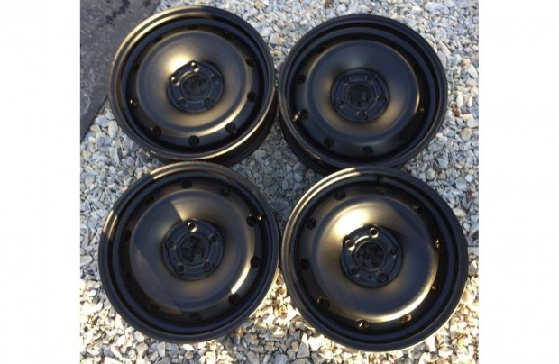 Nissan 16"-os lemezfelni, 5x114,3