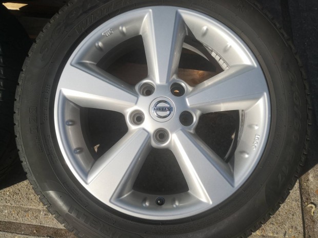 Nissan 17-es gyri alufelnik 5x114,3