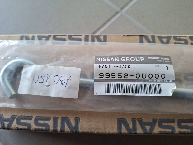 Nissan 370Z új gyári kerékanyák és emelő eladó