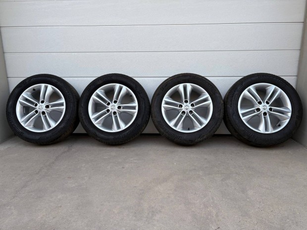 Nissan 5x114.3 17" alufelnik nyri gumikkal olcsn