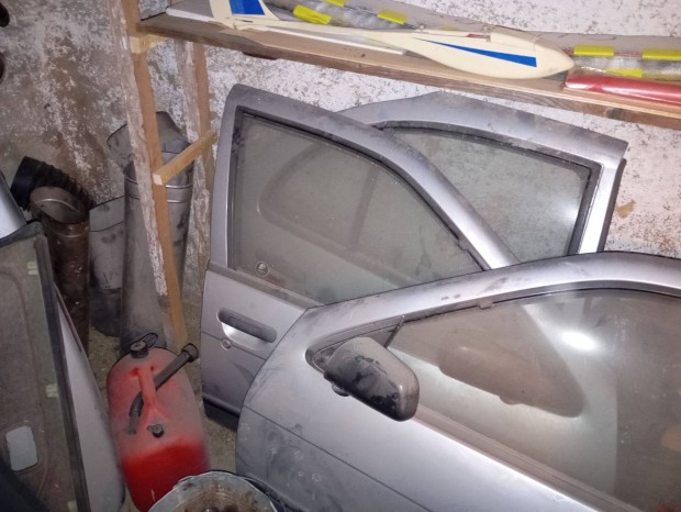 Nissan Almera 1997-es 1,4-es alkatrészek eladók