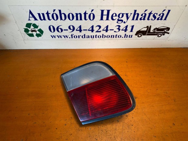 Nissan Almera 1.6 B (96-) bal hátsó belső lámpa
