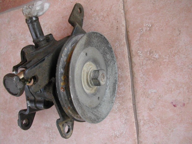 Nissan Almera 2.0 D szervszivatty