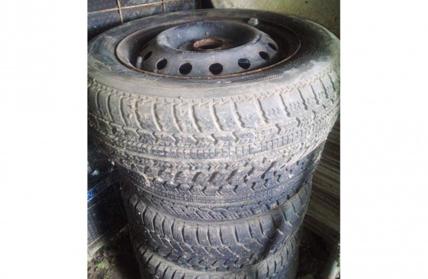 Nissan Almera 5 db acelfelni 4 db tli gumival elad