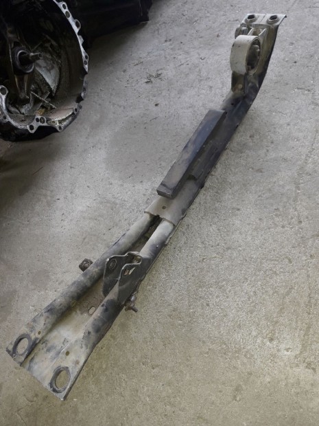 Nissan Almera N15 Motortartó Bak