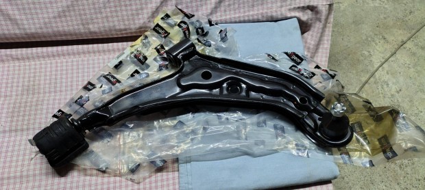Nissan Almera N15 jobb els lengkar j