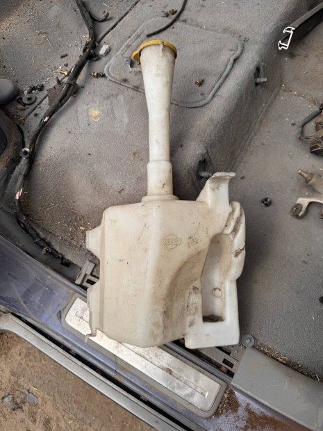 Nissan Almera N16 Ablakmosó tartály!