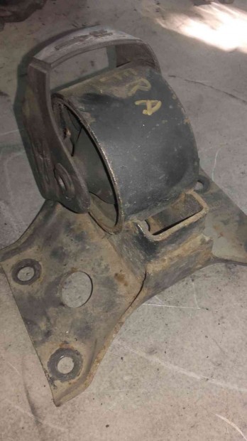 Nissan Almera N16 Jobb Motortartó Bak
