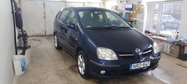 Nissan Almera Tino