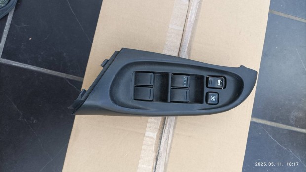 Nissan Almera elektromos ablak kapcsoló 4es N16 Almera