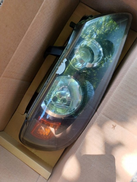 Nissan Almera első fényszórók