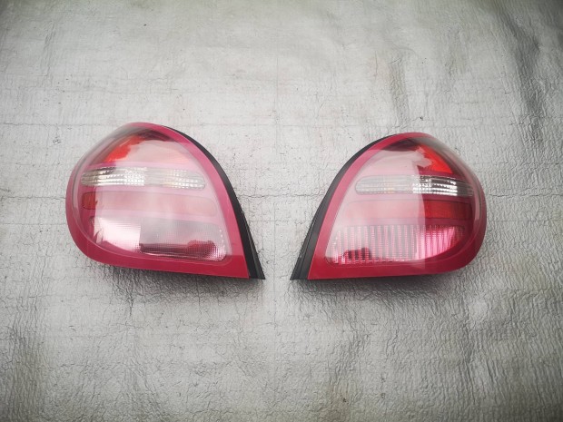 Nissan Almera gyári hátsó lámpa pár
