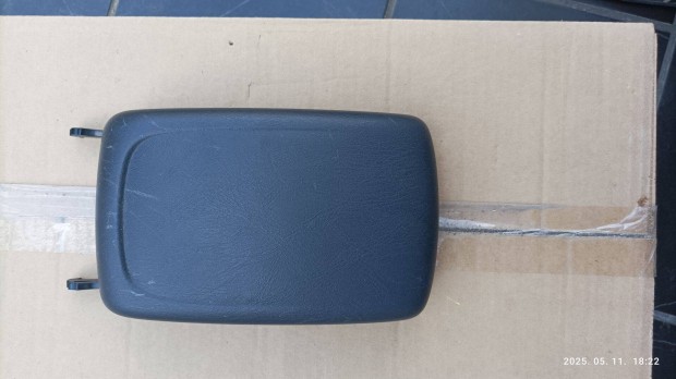 Nissan Almera könyöklő N16 Almera