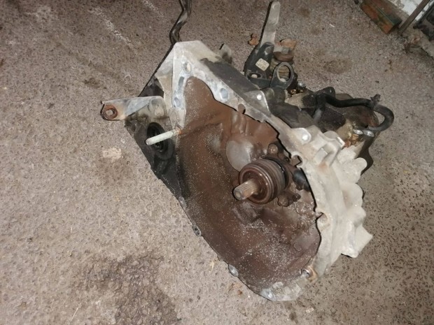 Nissan Almera n16 dzel vlt