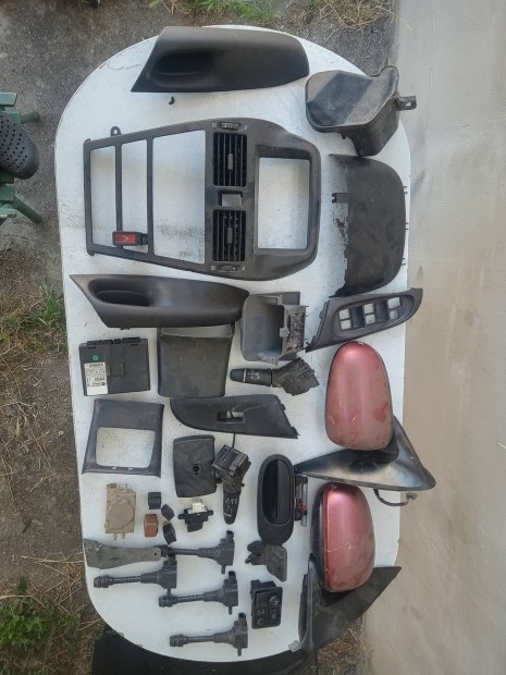 Nissan Almera n16 hátsó szárny