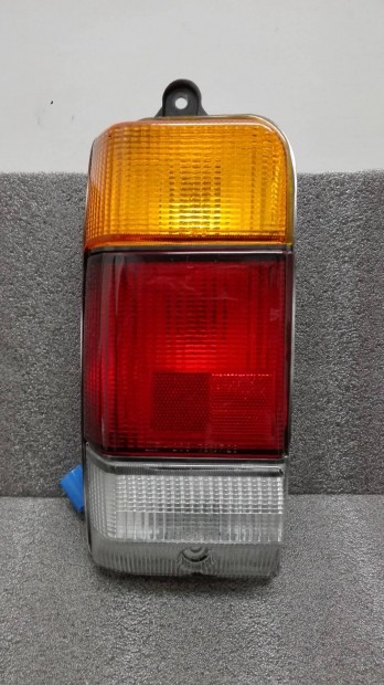 Nissan Bluebird hátsólámpa bal kombi 1984 -> 1987