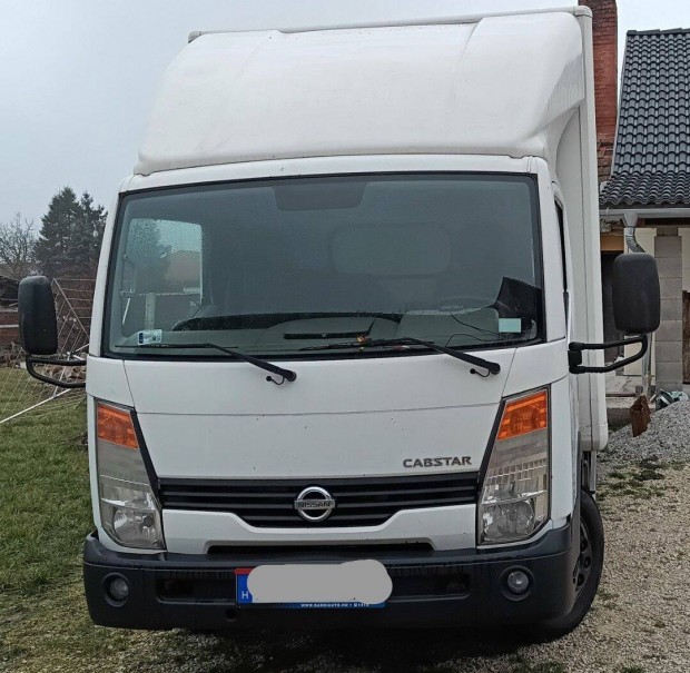 Nissan Cabstar 3,5T dobozos, htfalas teheraut KFT-vel egytt elad