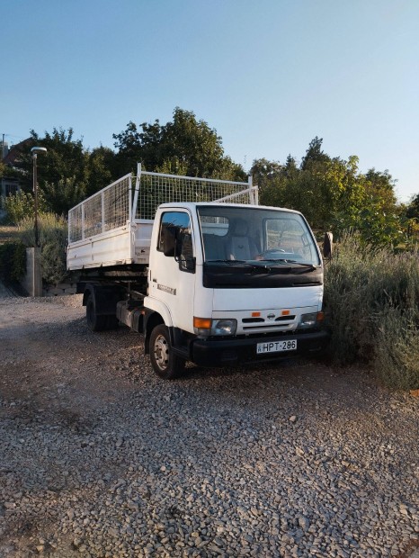 Nissan Cabstar Billencs