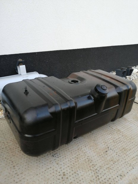 Nissan Cabstar E TLO gyári üzemanyag tank