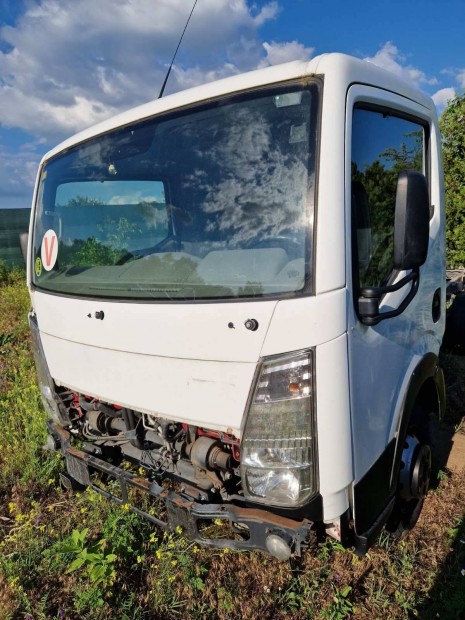 Nissan Cabstar bontott alkatrészei