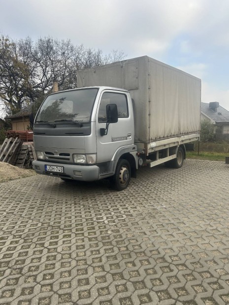 Nissan Cabstar ponyvs teheraut